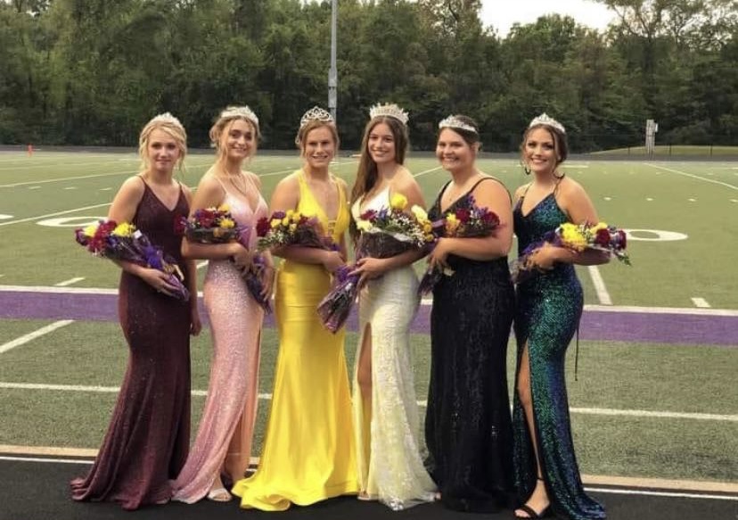 Potosi+High+School+Homecoming+Court+was+elected+and+then+announced+at+the+2022+Homecoming+Assembly+on+September+23.+%0A%0AFrom+left+to+right+are+Freshman+Maid+Emily+Brewer%2C+Junior+Maid+Lexie+Gum%2C+Retiring+Queen+Sammy+Huck%2C+Queen+Lauren+Reed%2C+Senior+Maid+Molly+Hector%2C+Sophomore+Maid+Mya+Blair+%0ACongratulations+to+all+who+were+elected%21+%0A