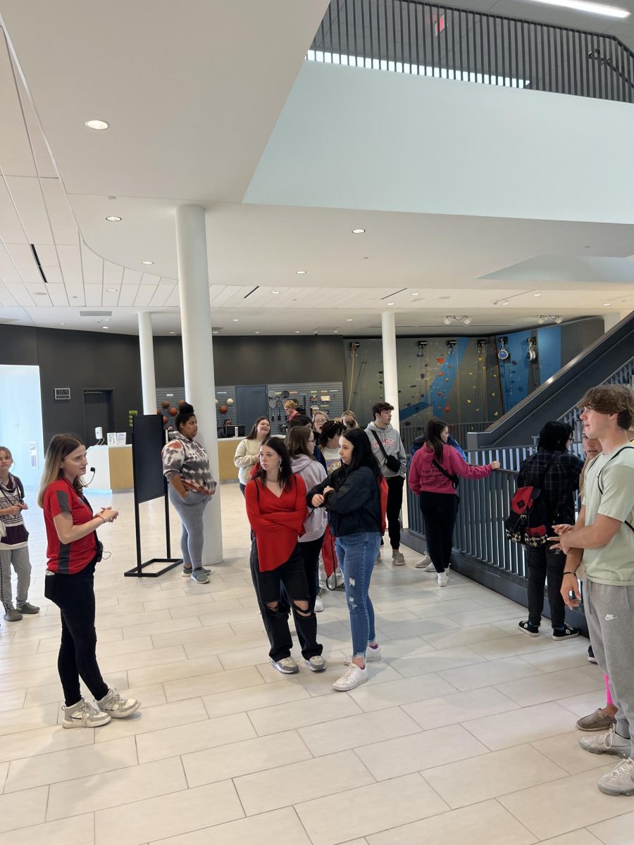 UMSL college tour sparks PHS students interest in going to college