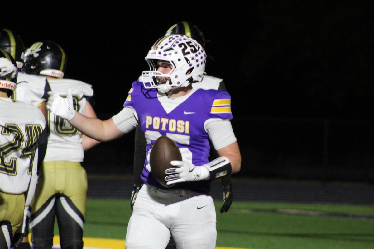 Potosi defeats Doniphan at home